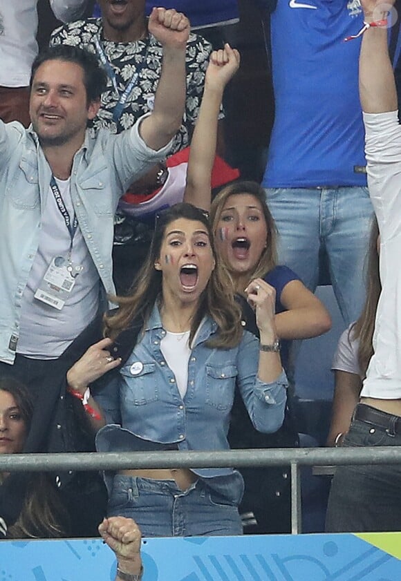 Camille Cerf et Laury Thilleman euphoriques lors du match d'ouverture de l'Euro 2016, France-Roumanie au Stade de France, le 10 juin 2016. © Cyril Moreau/Bestimage