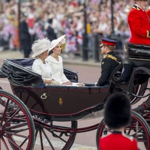 Kate Middleton, duchesse de Cambridge, Camilla Parker Bowles et le prince Harry au cours de la procession sur le Mall lors de la parade Trooping the Colour, le 11 juin 2016 à Londres, en l'honneur du 90e anniversaire de la reine Elizabeth II.