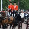 Kate Middleton, duchesse de Cambridge, en Alexander McQueen et chapeau Philip Treacy, au cours de la procession sur le Mall lors de la parade Trooping the Colour, le 11 juin 2016 à Londres, en l'honneur du 90e anniversaire de la reine Elizabeth II.