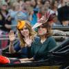 La princesse Beatrice et la princesse Eugenie d'York lors de la parade Trooping the Colour sur le Mall, le 11 juin 2016 à Londres, en l'honneur du 90e anniversaire de la souveraine.