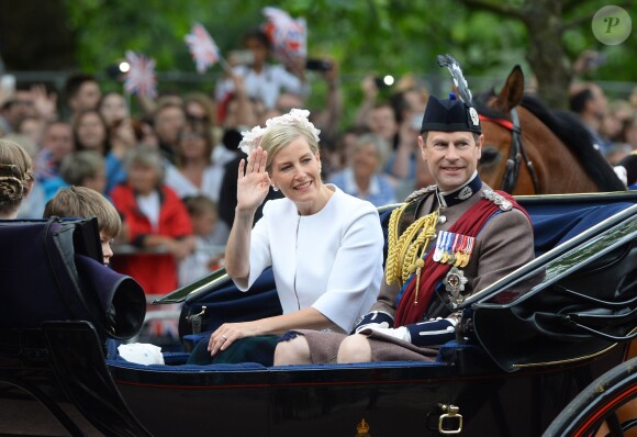 Le prince Edward et la comtesse Sophie de Wessex ont pris part pour la première fois avec leurs enfants Lady Louise Windsor et James, vicomte Severn, à la parade Trooping the Colour sur le Mall, le 11 juin 2016 à Londres, en l'honneur du 90e anniversaire de la souveraine.