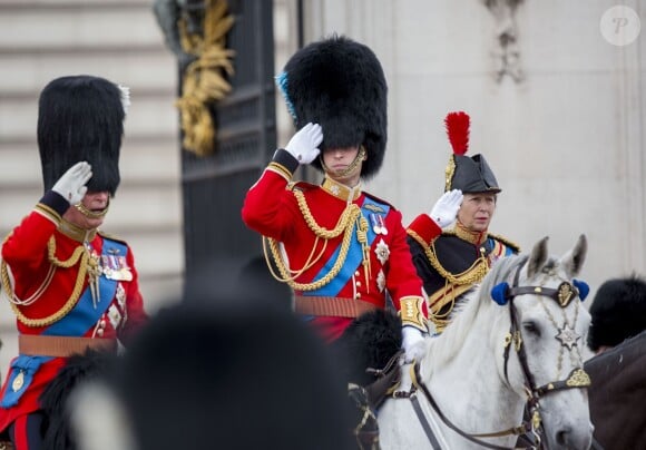 Le prince Charles et le prince William - La famille royale d'Angleterre arrive au palais de Buckingham pour assister à la parade "Trooping The Colour" à Londres, à l'occasion du 90ème anniversaire de la reine. Le 11 juin 2016  11 June 2016. Trooping The Colour outside Buckingham Palace, London.11/06/2016 - Londres