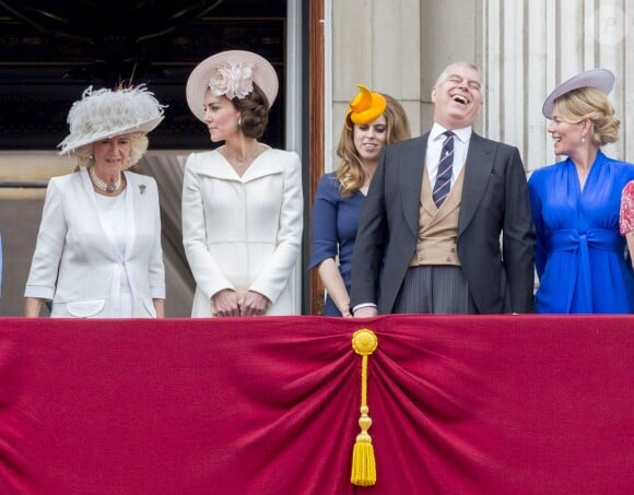 Camilla Parker Bowles, duchesse de Cornouailles, Kate Catherine Middleton, duchesse de Cambridge, la princesse Beatriced'York,le prince Andrew, duc d'York - La famille royale d'Angleterre au balcon du palais de Buckingham lors de la parade "Trooping The Colour" à l'occasion du 90ème anniversaire de la reine. Le 11 juin 2016 London , 11-06-2016 - Queen Elizabeth celebrates her 90th birthday at Trooping the Colour.11/06/2016 - Londres