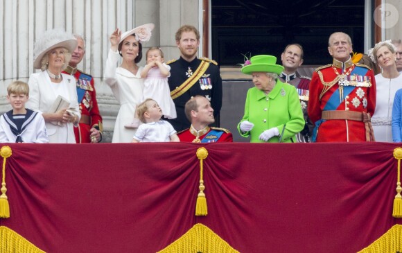 Camilla Parker Bowles, duchesse de Cornouailles, le prince Charles, Kate Catherine Middleton, duchesse de Cambridge, la princesse Charlotte, le prince George, le prince William, le prince Harry, la reine Elisabeth II d'Angleterre, le prince Edward, comte de Wessex, le prince Philip, duc d'Edimbourg, la comtesse Sophie de Wessex - La famille royale d'Angleterre au balcon du palais de Buckingham lors de la parade "Trooping The Colour" à l'occasion du 90ème anniversaire de la reine. Le 11 juin 2016 London , 11-06-2016 - Queen Elizabeth celebrates her 90th birthday at Trooping the Colour.11/06/2016 - Londres