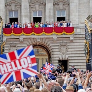 Mike Tindall, Zara Phillips, la princesse Anne, Camilla Parker Bowles, duchesse de Cornouailles, le prince Charles, Kate Catherine Middleton, duchesse de Cambridge, la princesse Charlotte, le prince George, le prince William, la reine Elisabeth II d'Angleterre, le prince Philip, duc d'Edimbourg, la comtesse Sophie de Wessex, le prince Andrew, duc d'York, Lady Louise Windsor, James Mountbatten-Windsor, la princesse Eugenie d'York, le duc Edward de Kent, Katharine Worsley, le prince Michael de Kent et la princesse Marie-Christine de Kent - La famille royale d'Angleterre au balcon du palais de Buckingham lors de la parade "Trooping The Colour" à l'occasion du 90ème anniversaire de la reine. Le 11 juin 2016  London , 11-06-2016 - Queen Elizabeth celebrates her 90th birthday at Trooping the Colour.11/06/2016 - Londres