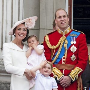 Kate Catherine Middleton, duchesse de Cambridge, la princesse Charlotte, le prince George, le prince William - La famille royale d'Angleterre au balcon du palais de Buckingham lors de la parade "Trooping The Colour" à l'occasion du 90ème anniversaire de la reine. Le 11 juin 2016  London , 11-06-2016 - Queen Elizabeth celebrates her 90th birthday at Trooping the Colour.11/06/2016 - Londres