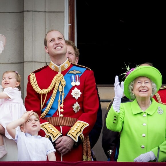 Kate Catherine Middleton, duchesse de Cambridge, la princesse Charlotte, le prince George, le prince William, la reine Elisabeth II d'Angleterre, le prince Philip, duc d'Edimbourg - La famille royale d'Angleterre au balcon du palais de Buckingham lors de la parade "Trooping The Colour" à l'occasion du 90ème anniversaire de la reine. Le 11 juin 2016  London , 11-06-2016 - Queen Elizabeth celebrates her 90th birthday at Trooping the Colour.11/06/2016 - Londres