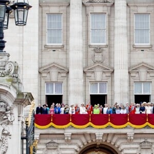 Mike Tindall, Zara Phillips, la princesse Anne, Camilla Parker Bowles, duchesse de Cornouailles, le prince Charles, Kate Catherine Middleton, duchesse de Cambridge, la princesse Charlotte, le prince George, le prince William, la reine Elisabeth II d'Angleterre, le prince Philip, duc d'Edimbourg, la comtesse Sophie de Wessex, le prince Andrew, duc d'York, Lady Louise Windsor, James Mountbatten-Windsor, la princesse Eugenie d'York, le duc Edward de Kent, Katharine Worsley, le prince Michael de Kent et la princesse Marie-Christine de Kent - La famille royale d'Angleterre au balcon du palais de Buckingham lors de la parade "Trooping The Colour" à l'occasion du 90ème anniversaire de la reine. Le 11 juin 2016  London , 11-06-2016 - Queen Elizabeth celebrates her 90th birthday at Trooping the Colour.11/06/2016 - Londres