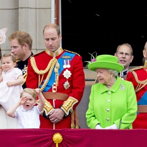 Prinz Charles, Catherine Herzogin von Cambridge und Prinz William, Prinzessin Charlotte, Prinz George, Königin Elizabeth II, Prinz Philip bei der Trooping The Colour Parade in London / 110616 Trooping The Colour - The Queen's Birthday Parade, London, UK - 11 Jun 2016 - La famille royale d'Angleterre au balcon du palais de Buckingham lors de la parade "Trooping The Colour" à l'occasion du 90ème anniversaire de la reine. Le 11 juin 2016  London , 11-06-2016 - Queen Elizabeth celebrates her 90th birthday at Trooping the Colour.11/06/2016 - Londres