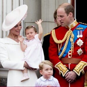 Kate Catherine Middleton, duchesse de Cambridge, la princesse Charlotte, le prince George et le prince William - La famille royale d'Angleterre au balcon du palais de Buckingham lors de la parade "Trooping The Colour" à l'occasion du 90ème anniversaire de la reine. Le 11 juin 2016  London , 11-06-2016 - Queen Elizabeth celebrates her 90th birthday at Trooping the Colour.11/06/2016 - Londres