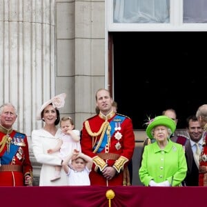 Mike Tindall, Zara Phillips, la princesse Anne, Camilla Parker Bowles, duchesse de Cornouailles, le prince Charles, Kate Catherine Middleton, duchesse de Cambridge, la princesse Charlotte, le prince George, le prince William, la reine Elisabeth II d'Angleterre, le prince Philip, duc d'Edimbourg, la comtesse Sophie de Wessex - La famille royale d'Angleterre au balcon du palais de Buckingham lors de la parade "Trooping The Colour" à l'occasion du 90ème anniversaire de la reine. Le 11 juin 2016  London , 11-06-2016 - Queen Elizabeth celebrates her 90th birthday at Trooping the Colour.11/06/2016 - Londres