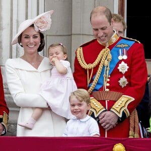 Kate Catherine Middleton, duchesse de Cambridge, la princesse Charlotte, le prince George et le prince William - La famille royale d'Angleterre au balcon du palais de Buckingham lors de la parade "Trooping The Colour" à l'occasion du 90ème anniversaire de la reine. Le 11 juin 2016  London , 11-06-2016 - Queen Elizabeth celebrates her 90th birthday at Trooping the Colour.11/06/2016 - Londres