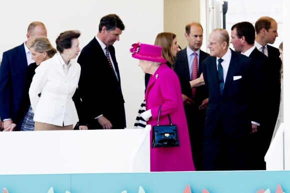 La comtesse Sophie de Wessex, la princesse Anne et son époux, la reine Elizabeth II, la princesse Beatrice d'York, le prince Edward, le prince Philip, Peter Phillips et le prince William sur la tribune installée sur le Mall le 12 juin 2016 à l'occasion du Patron's Lunch, le pique-nique géant sur le Mall en l'honneur du 90e anniversaire de la souveraine.