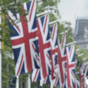 La reine Elizabeth II et le duc d'Edimbourg ont défilé dans un Range Rover décapotables le 12 juin 2016 à Londres sur le Mall lors du Patron's Lunch, le pique-nique géant en l'honneur du 90e anniversaire de la souveraine.