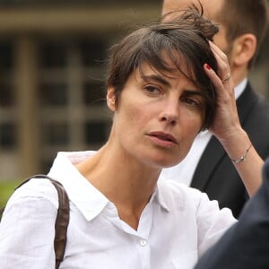 Alessandra Sublet - Obsèques d'Emmanuel Maubert au cimetière du Père-Lachaise à Paris le 8 juin 2016. © Agence/Bestimage