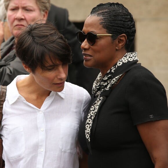 Alessandra Sublet et Babette de Rozieres - Obsèques d'Emmanuel Maubert au cimetière du Père-Lachaise à Paris le 8 juin 2016. © Agence/Bestimage