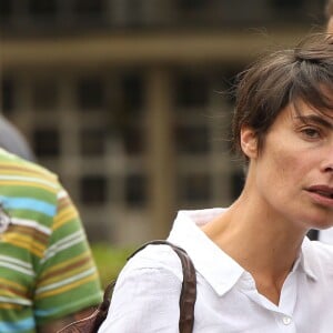 Alessandra Sublet - Obsèques d'Emmanuel Maubert au cimetière du Père-Lachaise à Paris le 8 juin 2016. © Agence/Bestimage