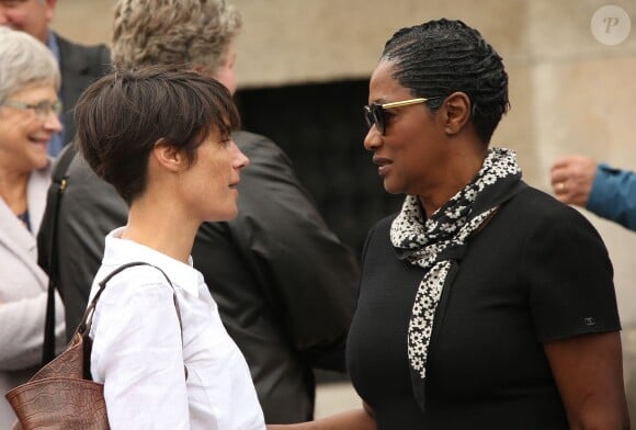 Alessandra Sublet et Babette de Rozieres - Obsèques d'Emmanuel Maubert au cimetière du Père-Lachaise à Paris le 8 juin 2016. © Agence/Bestimage