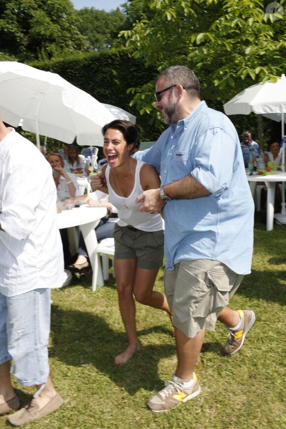 Alessandra Sublet et Emmanuel Maubert - Garden Party chez Babette de Rozières, élue personnalité populaire 2010 et prix Marianne de la poste avec timbre à son effigie. Le 27 juin 2010.