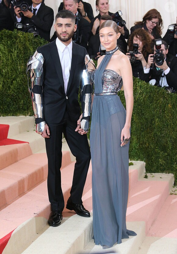 Gigi Hadid et Zayn Malik - Soirée Costume Institute Benefit Gala 2016 (Met Ball) sur le thème de "Manus x Machina" au Metropolitan Museum of Art à New York, le 2 mai 2016.
