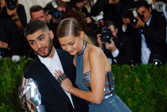 Gigi Hadid et Zayn Malik - Soirée Costume Institute Benefit Gala 2016 (Met Ball) sur le thème de "Manus x Machina" au Metropolitan Museum of Art à New York, le 2 mai 2016.