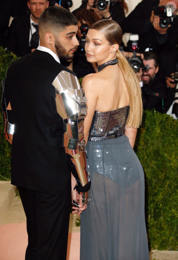 Gigi Hadid et Zayn Malik - Soirée Costume Institute Benefit Gala 2016 (Met Ball) sur le thème de "Manus x Machina" au Metropolitan Museum of Art à New York, le 2 mai 2016.