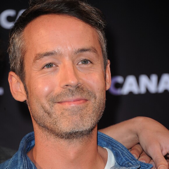 Yann Barthès et l'equipe du "Petit Journal" lors de la soirée de rentrée de Canal + organisée à Paris, le 28 août 2013.