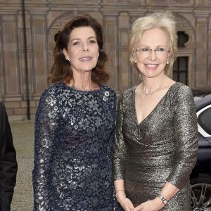 La princesse Caroline de Hanovre accueillie par Angelika Diekmann à un dîner de gala de l'AMADE à Munich en Allemagne le 14 juin 2016.