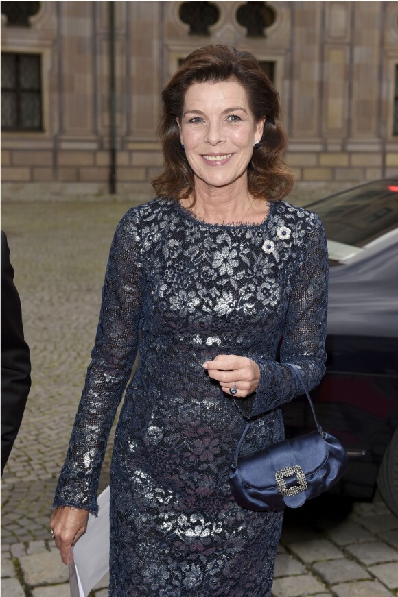 La princesse Caroline de Hanovre arrive à un dîner de gala de l'AMADE à la résidence de Munich en Allemagne le 14 juin 2016.