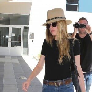 Amber Heard, qui a beaucoup maigri (10 kilos presque), se rend dans des bureaux à Los Angeles, le 16 juin 2016.