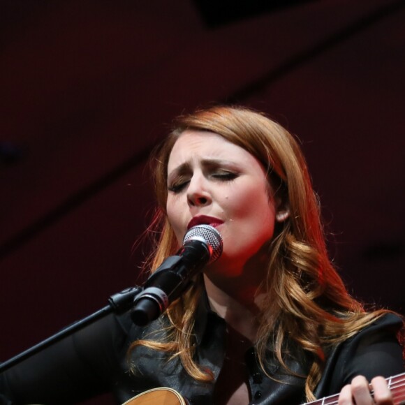 Elodie Frégé - Concert de la 11ème édition des Trophées de la fédération des APAJH au Carrousel du Louvres à Paris le 10 novembre 2015. © CVS / Bestimage  Artists performs at APAJH Awards at Carrousel du Louvres in Paris on November 10th, 2015.11/11/2015 - Paris