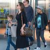 Angelina Jolie avec ses enfants Knox Leon Jolie-Pitt et Maddox Jolie-Pitt arrivent à l'aéroport JFK de New York le 17 juin 2016.
