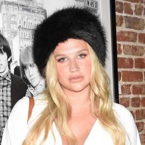 La chanteuse Kesha - Exposition de photographies Markus Klinko présente "Bowie inconnu" à la Mr. Musichead Gallery à Los Angeles, le 19 mai 2016.