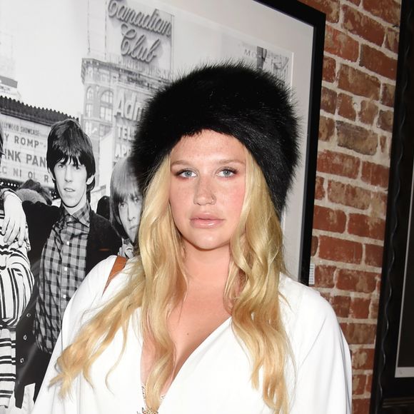 La chanteuse Kesha - Exposition de photographies Markus Klinko présente "Bowie inconnu" à la Mr. Musichead Gallery à Los Angeles, le 19 mai 2016.