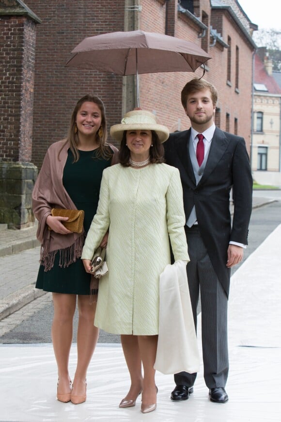 Duchesse de Bragance et ses enfants - Mariage de la princesse Alix de Ligne et Guillaume de Dampierre, en l'église Saint-Pierre à Beloeil, en Belgique. Le 18 juin 2016