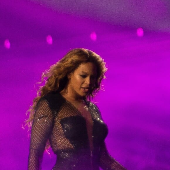 Jay Z et Beyoncé en concert dans le cadre de leur tournée "On The Run" à Pasadena, le 2 août 2014.