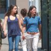 Mila Kunis enceinte est allée déjeuner avec une amie à Los Angeles, le 21 juin 2016.