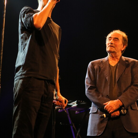 Exclusif - Grand Corps Malade et Richard Bohringer - Concert exceptionnel de Grand Corps Malade avec de nombreux artistes sur scène au Trianon à Paris, le 17 juin 2016. À l'issue du concert Grand Corps Malade a reçu un disque de platine entouré de tous ses amis. © CVS / Veeren / Bestimage