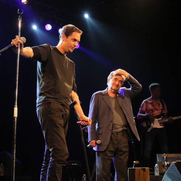 Exclusif - Grand Corps Malade et Richard Bohringer - Concert exceptionnel de Grand Corps Malade avec de nombreux artistes sur scène au Trianon à Paris, le 17 juin 2016. À l'issue du concert Grand Corps Malade a reçu un disque de platine entouré de tous ses amis. © CVS / Veeren / Bestimage