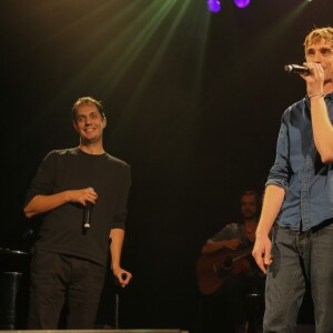 Exclusif - Grand Corps Malade et Ben Mazué - Concert exceptionnel de Grand Corps Malade avec de nombreux artistes sur scène au Trianon à Paris, le 17 juin 2016. À l'issue du concert Grand Corps Malade a reçu un disque de platine entouré de tous ses amis. © CVS / Veeren / Bestimage