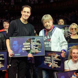 Exclusif - Backstage du concert exceptionnel de Grand Corps Malade avec de nombreux artistes sur scène au Trianon à Paris, le 17 juin 2016. À l'issue du concert Grand Corps Malade a reçu un disque de platine entouré de tous ses amis. © CVS / Veeren / Bestimage