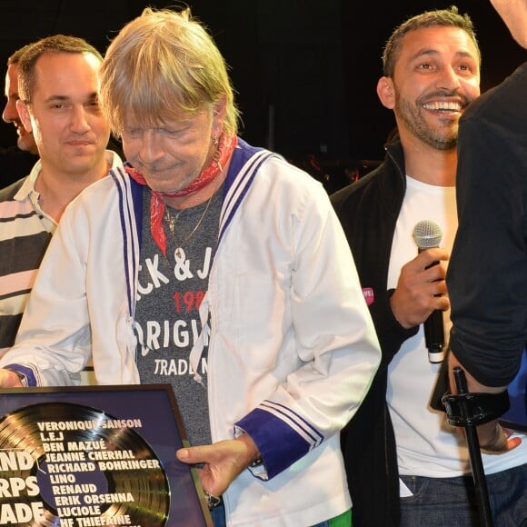 Exclusif - Renaud - Backstage du concert exceptionnel de Grand Corps Malade avec de nombreux artistes sur scène au Trianon à Paris, le 17 juin 2016. À l'issue du concert Grand Corps Malade a reçu un disque de platine entouré de tous ses amis. © CVS / Veeren / Bestimage