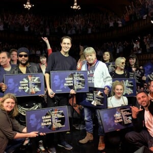 Exclusif - Backstage du concert exceptionnel de Grand Corps Malade avec de nombreux artistes sur scène au Trianon à Paris, le 17 juin 2016. À l'issue du concert Grand Corps Malade a reçu un disque de platine entouré de tous ses amis. © CVS / Veeren / Bestimage