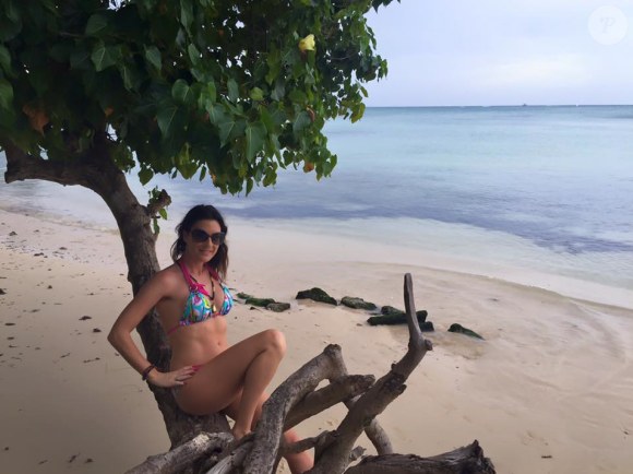 Eve Angeli, sexy, dévoile les coulisses de ses vacances à Maurice sur Facebook, le 6 février 2016.