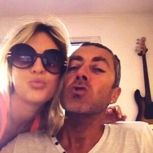 Eve Angeli et Michel posent sur Twitter, ils fêtaient leurs 15 ans d'amour le mardi 13 août 2013.