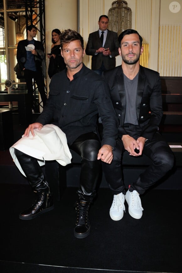 Jwan Yosef et Ricky Martin assistent au défilé Balmain (collection homme printemps-été 2017) à l'hôtel Potocki. Paris, le 25 juin 2016.