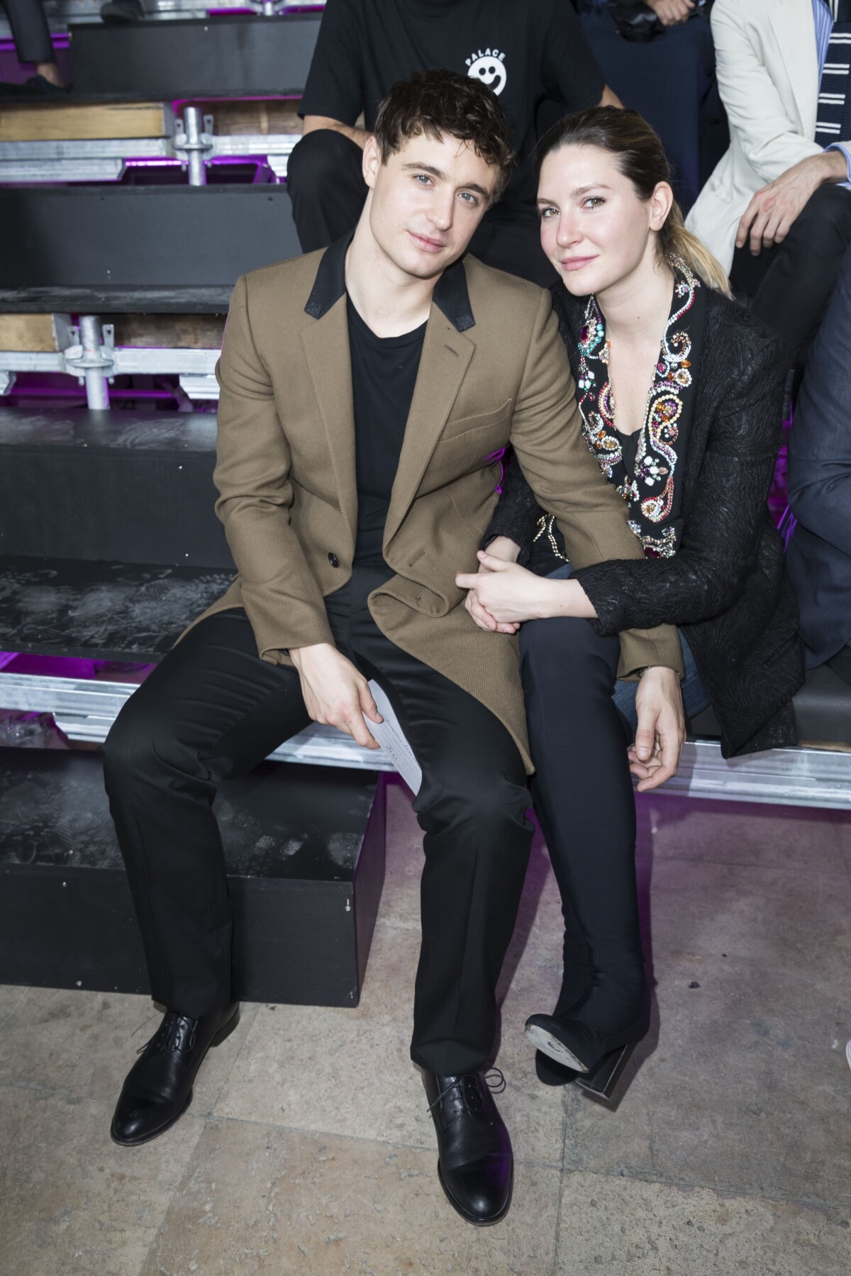 Photo : Max Irons et Sophie Pera assistent au défilé Lanvin (collection masculine printemps-été