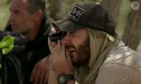 Michaël Youn dans l'émission "À l'état sauvage", diffusée le 28 juin sur M6. Il a parcouru 150 kilomètres en Namibie aux côtés de l'aventurier Mike Horn.