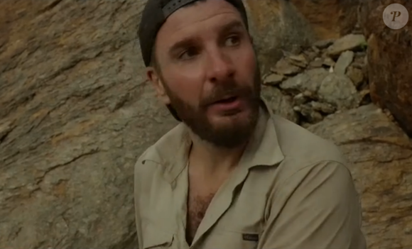 Michaël Youn dans l'émission "À l'état sauvage", diffusée le 28 juin sur M6. Il a parcouru 150 kilomètres en Namibie aux côtés de l'aventurier Mike Horn.