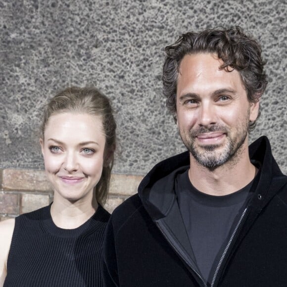 Amanda Seyfried et son ami Thomas Sadoski - Défilé Givenchy par Riccardo Tisci (collection hommes printemps-été 2017) au Lycée Janson-de-Sailly à Paris, le 24 juin 2016. © Olivier Borde / Bestimage